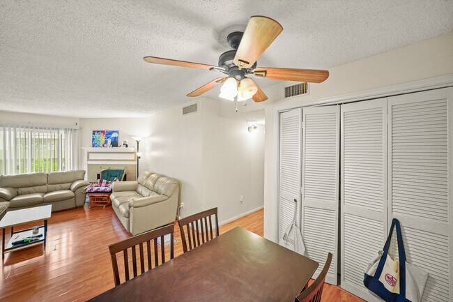 Building Photo - 2120 El Paseo St