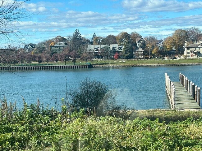 Building Photo - 896 Quinnipiac Ave