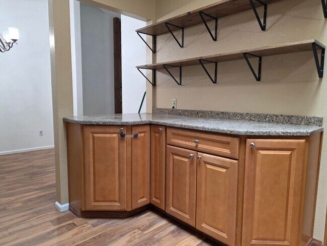 Building Photo - 4 Bedroom Home In Convenient Poulsbo Locat...
