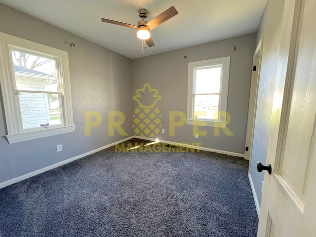 Building Photo - 4 bedrooms 1 bathrooms house for rent
