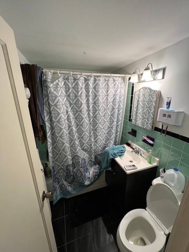 Building Photo - 35 Lynwood Dr