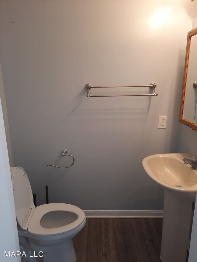 Building Photo - 3 br, 2.5 bath House - 420 Dorsey