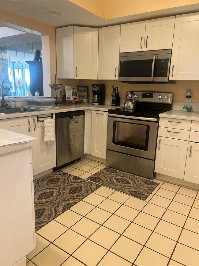 Building Photo - 7030 Half Moon Cir