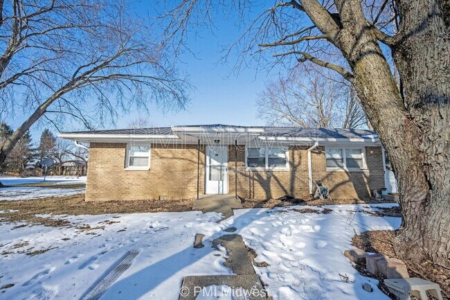 Building Photo - 570 US-52