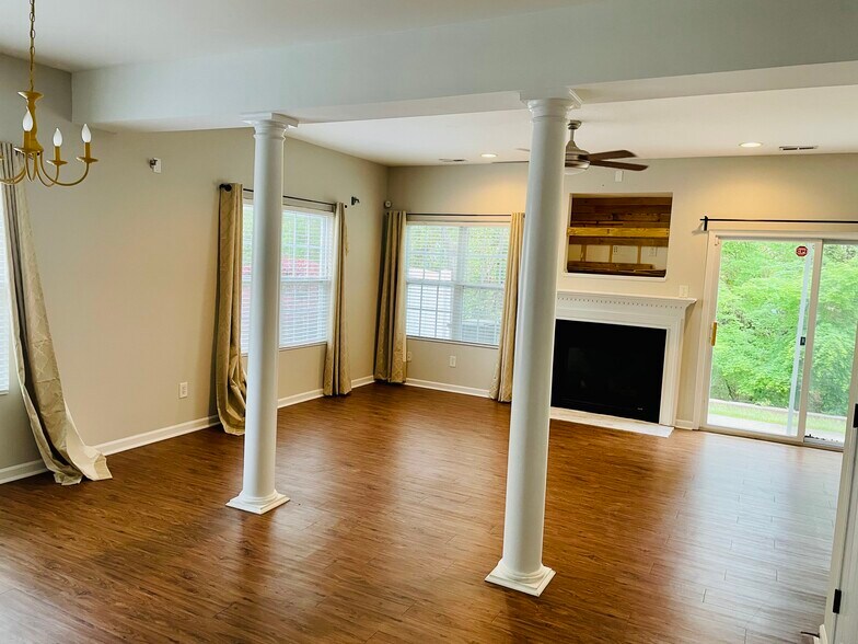 Building Photo - 21 Edgebrook Cir