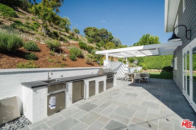Building Photo - 18047 Blue Sail Dr