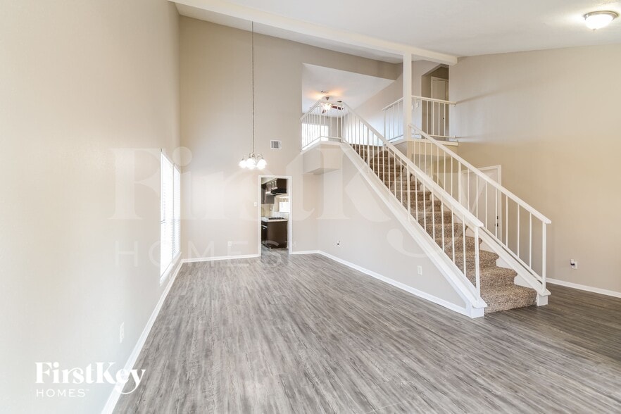 Building Photo - 15915 Vista Del Mar Dr