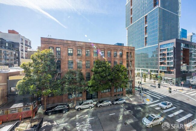 Building Photo - 333 1st St