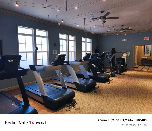 Building Photo - Vibrant Brambleton Condo Steps from Town C...