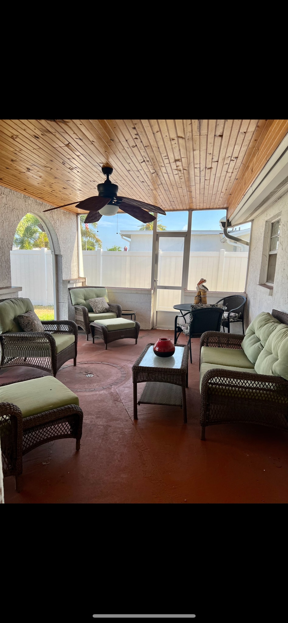 Building Photo - 2337 Hama Dr