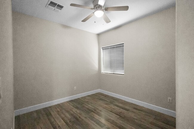 Building Photo - Great Location in Glendale