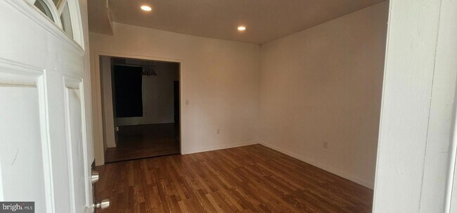 Building Photo - 2548 Oswego Ave
