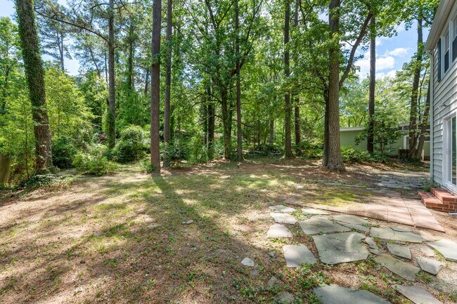 Building Photo - 2737 Dogwood Rd