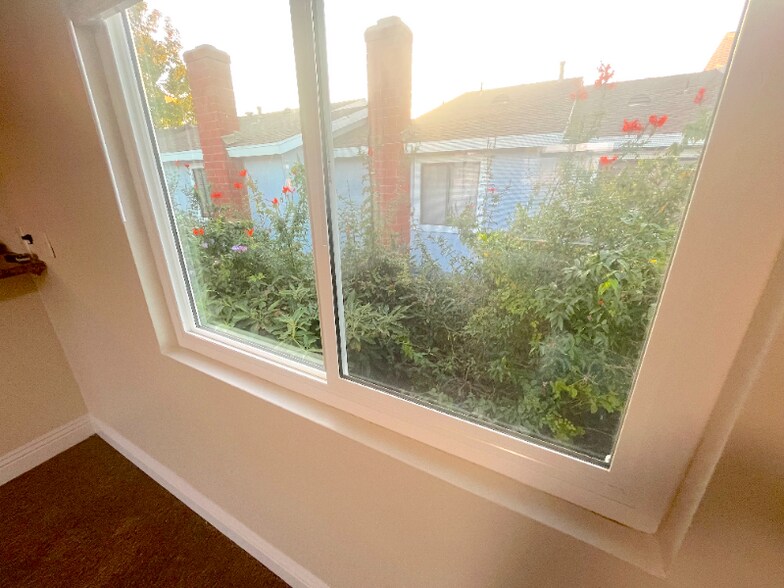 Building Photo - 931 W 19th St