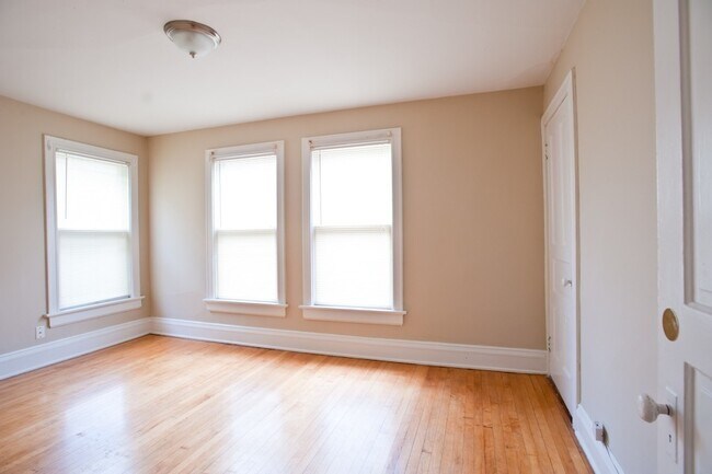 Building Photo - 2726 N Murray Ave