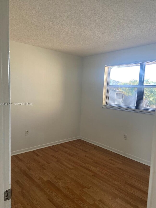 Building Photo - 9849 Nob Hill Ln