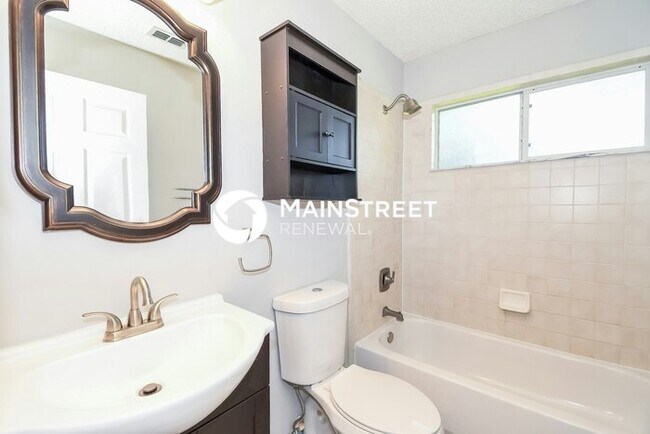 Building Photo - 3 Bedroom Pet-Friendly Home in Fernandina Beach, FL with Main Street Renewal