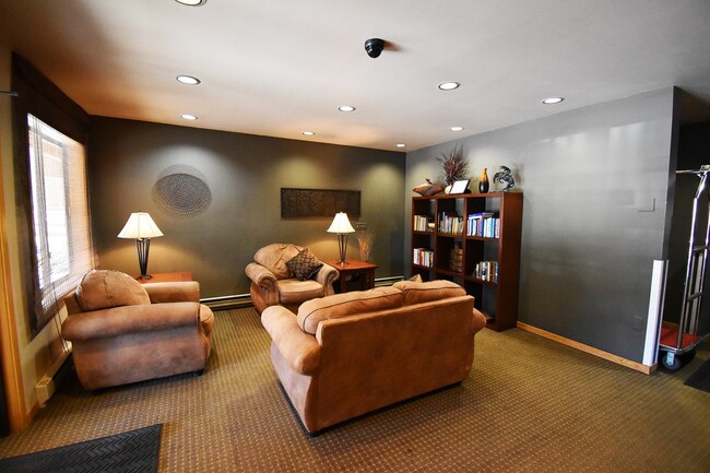 Building Photo - Long Term Rental- Cedar Lodge 207