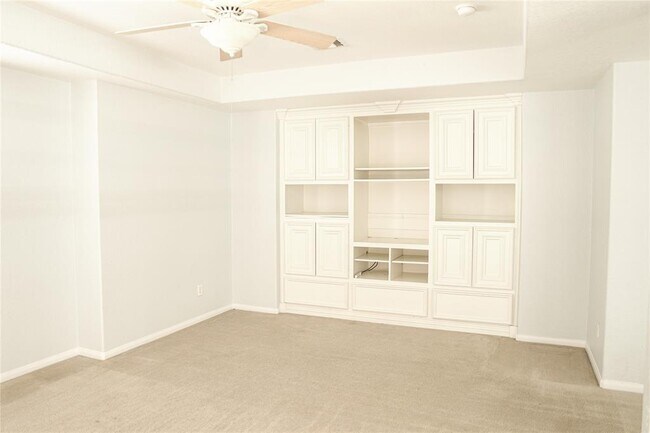 Building Photo - 10234 Five Oaks Ln