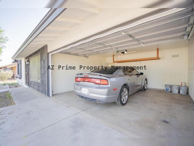 Building Photo - 3142 N 78th Dr