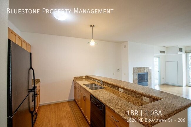 Building Photo - 1620 NE Broadway