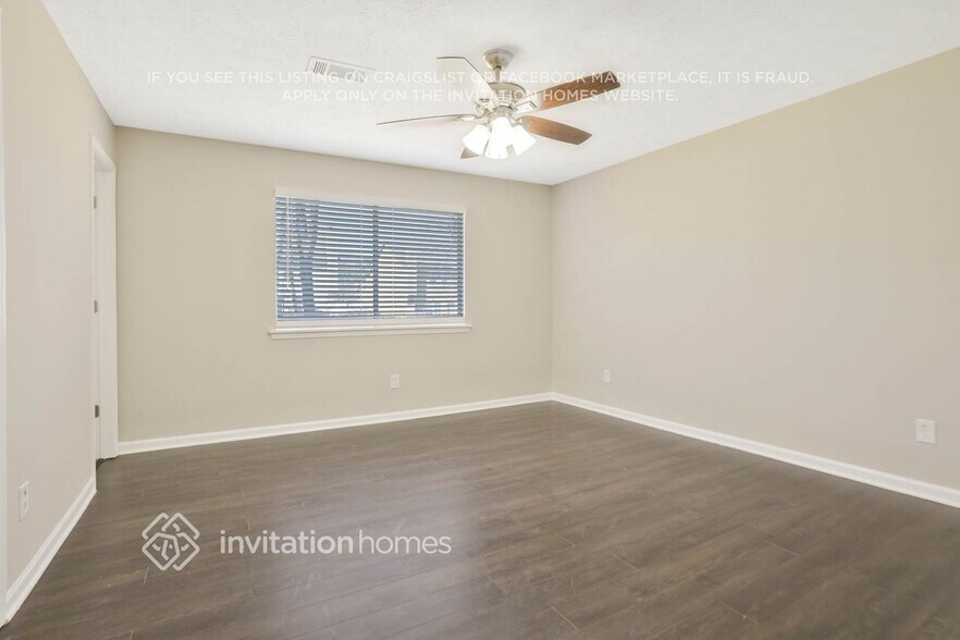 Building Photo - 468 Village Run