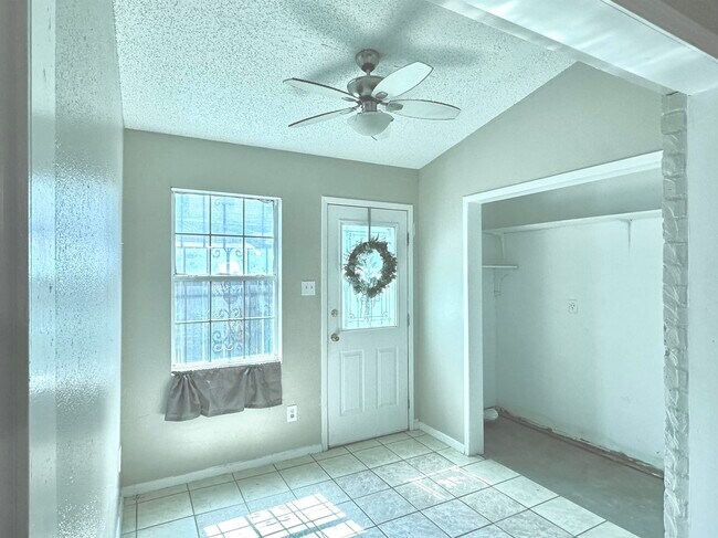 Building Photo - 1300 Hillside Rd