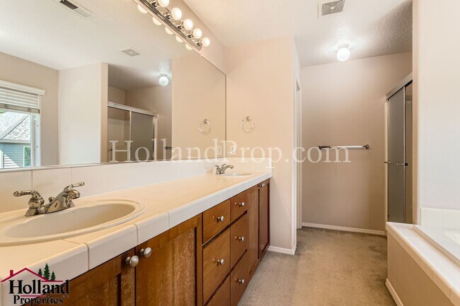 Building Photo - Spacious 4-Bedroom Home in Orenco Gardens ...