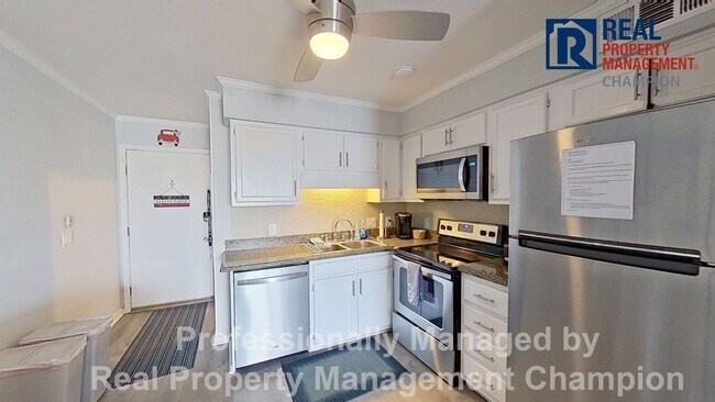 Building Photo - Year Round Fully Furnished Ocean View Condo on Carolina Beach