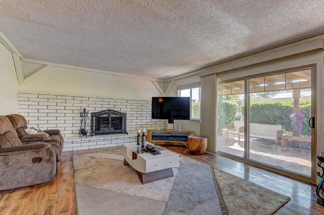 Building Photo - Discover this 4-bedroom, 2.5-bath historic beauty in the heart of Spring Valley, where Old Vegas ...