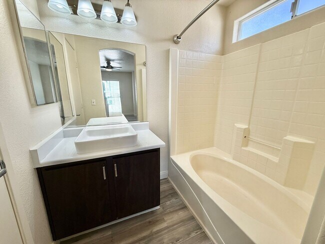 Building Photo - Stylishly Home in Gated Community – Minute...