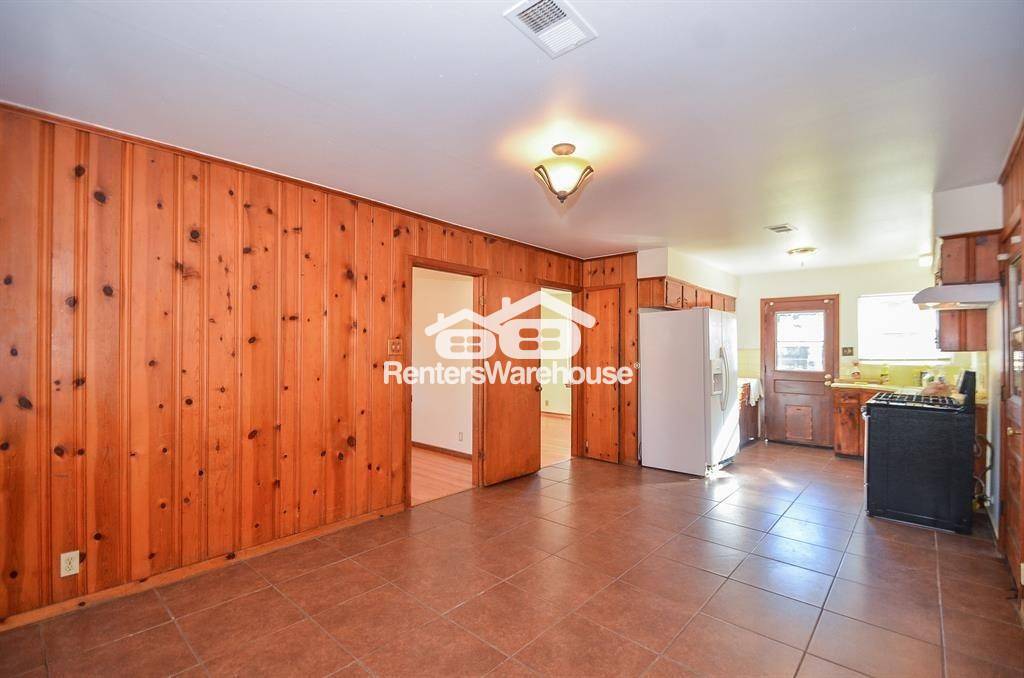 Building Photo - 6923 Cole Creek Dr