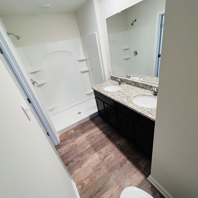 Building Photo - 3br 2.5ba Townhome Northeastern SD!