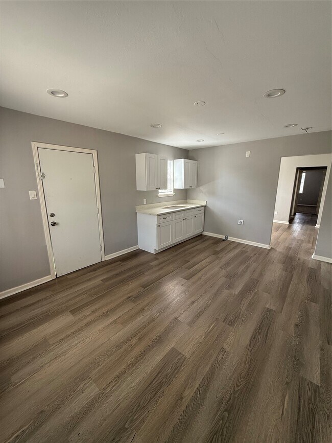 Building Photo - 4315 Chapman St