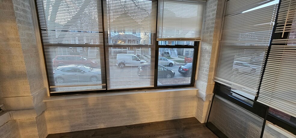 Building Photo - 3823 N Drake Ave