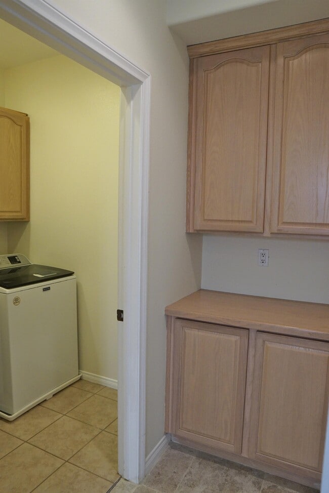 Building Photo - 1816 Pintura Cir W