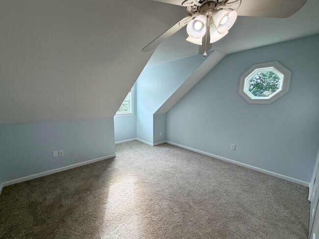 Building Photo - Spacious 4 Bedroom, 2.5 Bath Home with Stunning Marsh Views