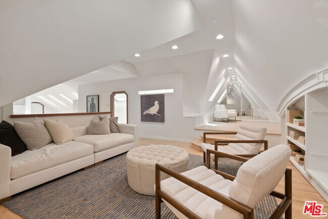 Building Photo - 802 Cochran Ave