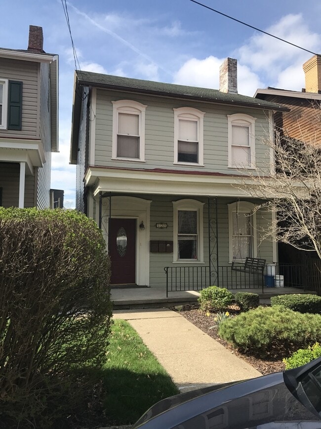 Building Photo - 123 W Sycamore St