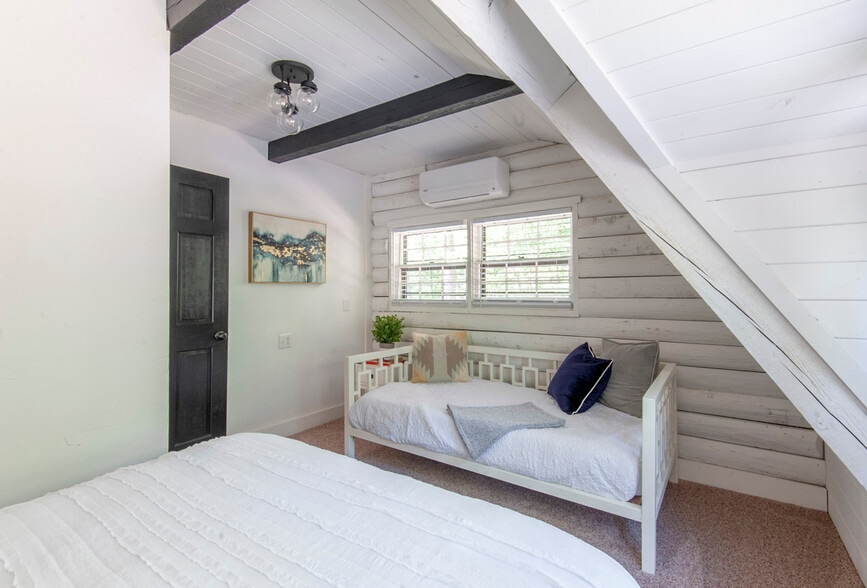 Building Photo - 1644 Dudley Mountain Rd