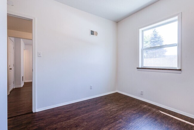 Building Photo - 707 Brownsville Rd