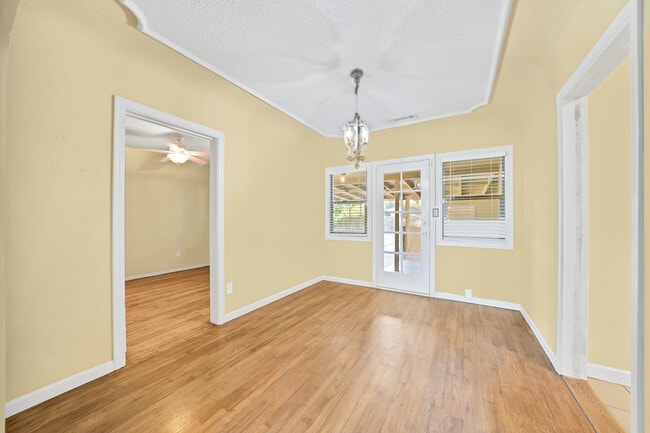 Building Photo - 1301 S Lee Ave