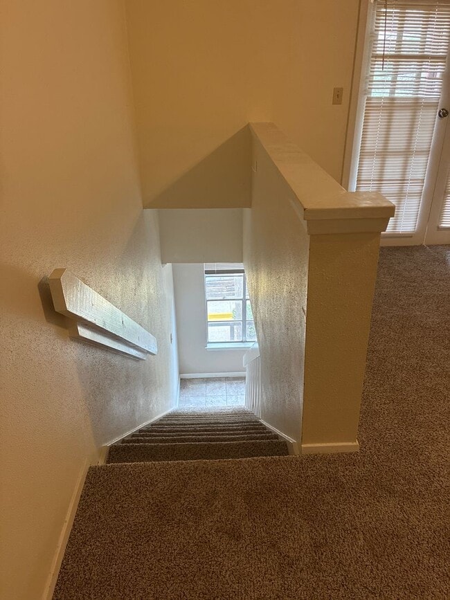 Building Photo - 1BR/1.5BA w/ Fireplace • Balcony • Pool Access in San Antonio