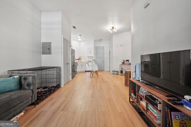 Building Photo - 898 Oak St SW