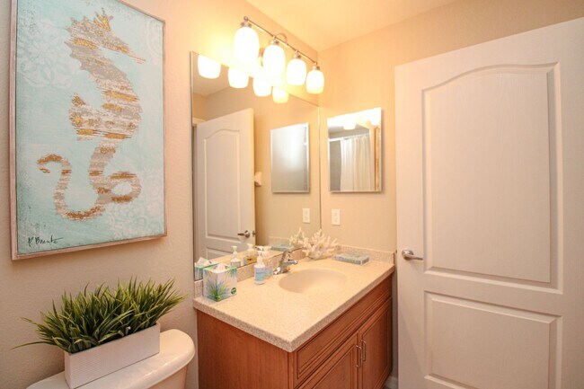 Building Photo - CALLING ALL GOLF ENTHUSIASTS ** STUNNING 2...