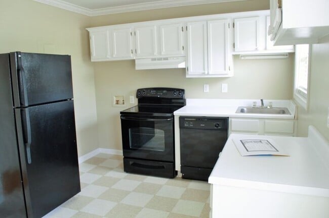 Building Photo - 2912 Central Ave