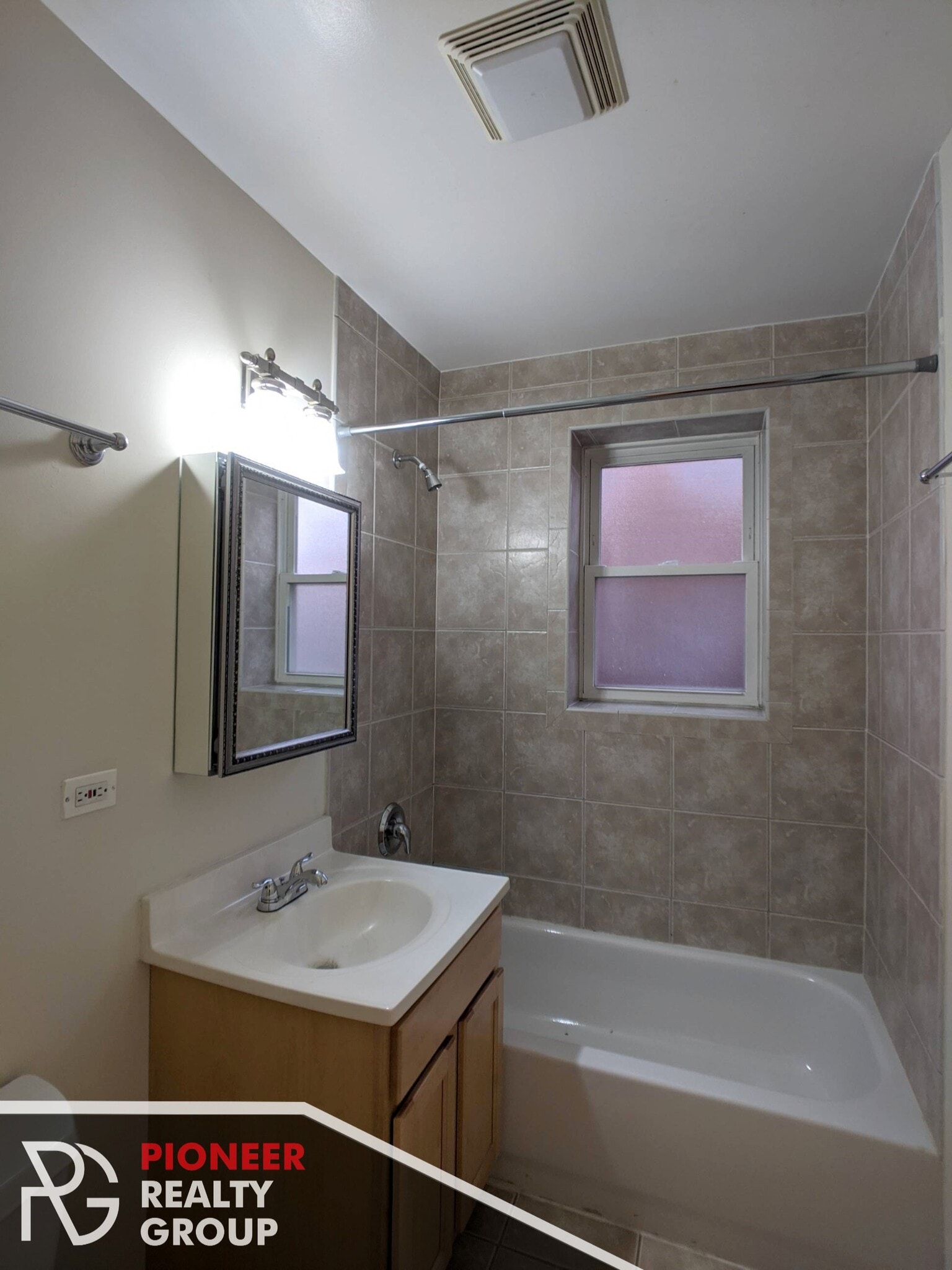 Building Photo - 3240 N Clifton Ave