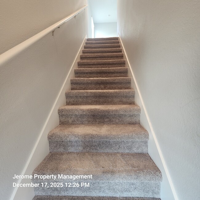 Building Photo - 2546 Leonia Ln