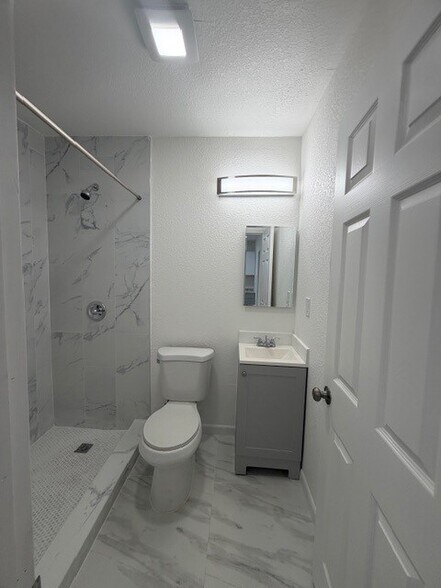 Building Photo - 901 N J St