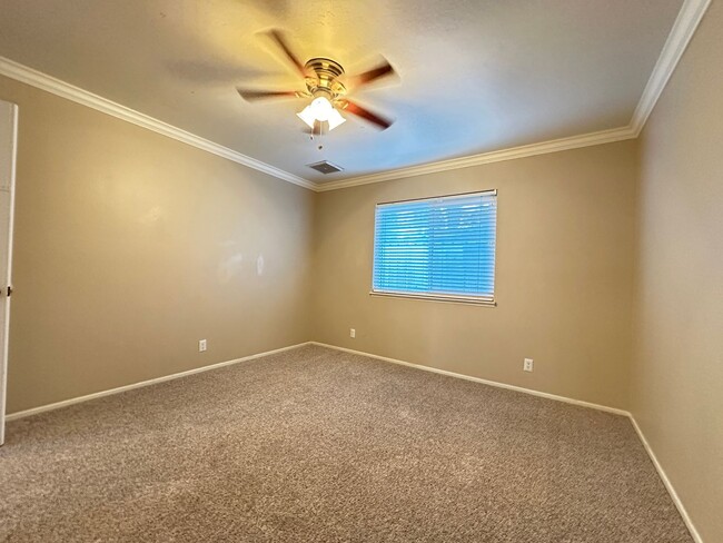 Building Photo - Beautiful 4 Bed 2 Bath FOR RENT!